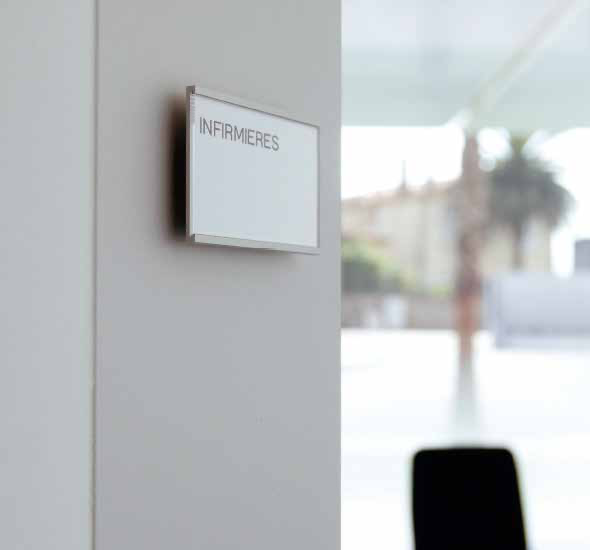 salle de soins infirmières signalétique santé wayfinding design