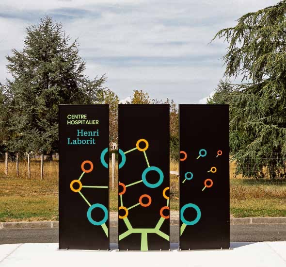 totems centre hospitalier signalétique santé wayfinding design