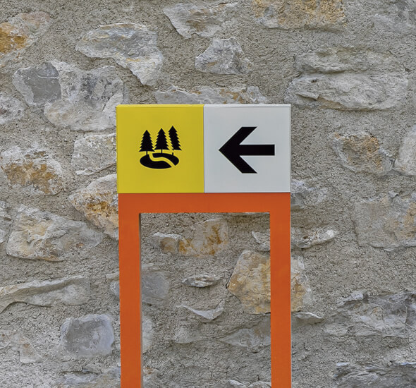 design système support signalétique sur mesure pour orienter et identifier accès et flux