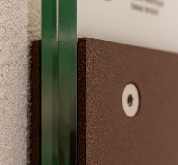 conception signalétique wayfinding studio plaque en verre et métal corten design