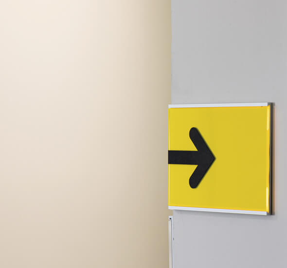 installation signalétique design sur mesure, projet wayfinding pour maitre d’ouvrage